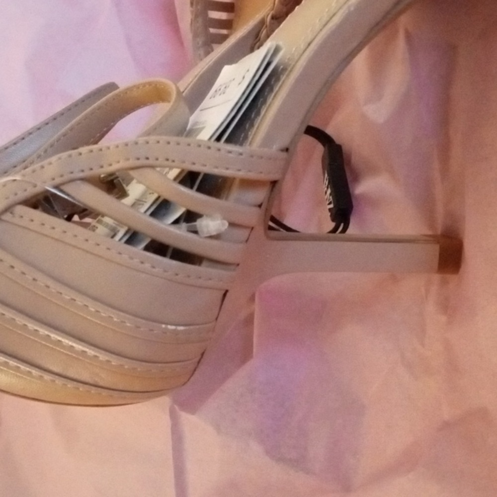 tan mid heel, strappy pump - Picture 4 of 4